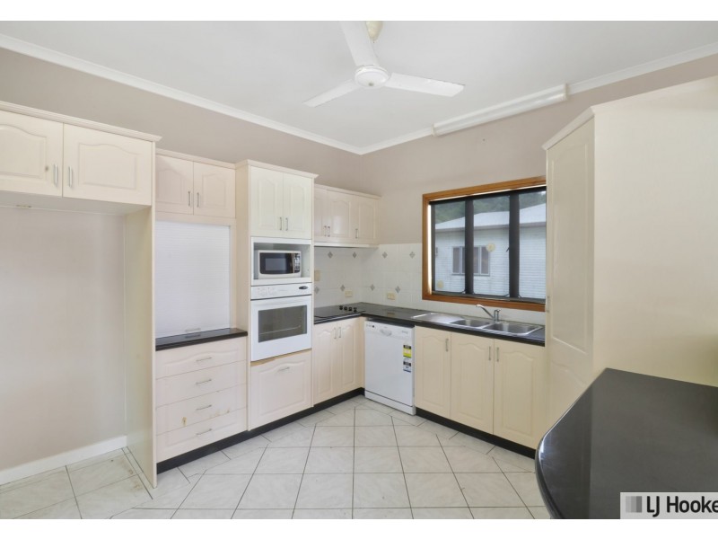 11 Geddes Street, Tully QLD 4854