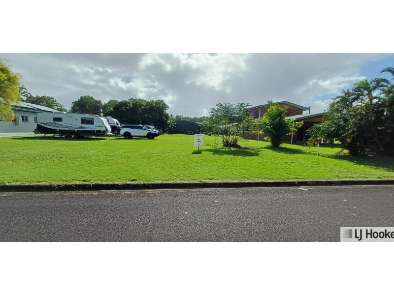 3 Casuarina Street, Tully Heads QLD 4854