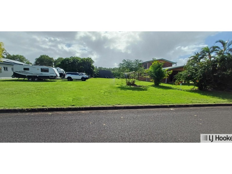 3 Casuarina Street, Tully Heads QLD 4854