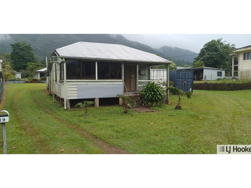 19 Murray Street, Tully QLD 4854