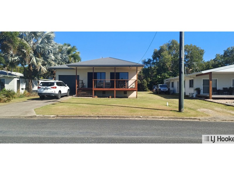29 Taylor street, Tully Heads QLD 4854
