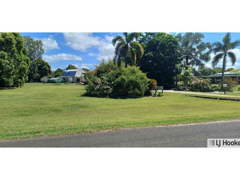 62 Vipiana Dr, Tully Heads QLD 4854