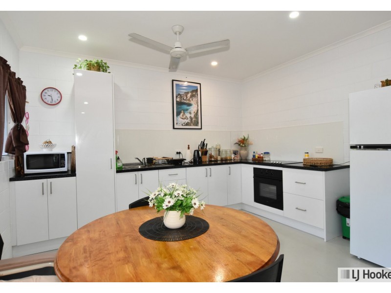 7 Amanda Cresent, Tully Heads QLD 4854