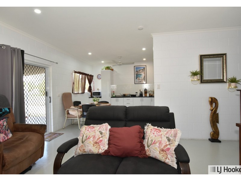 7 Amanda Cresent, Tully Heads QLD 4854