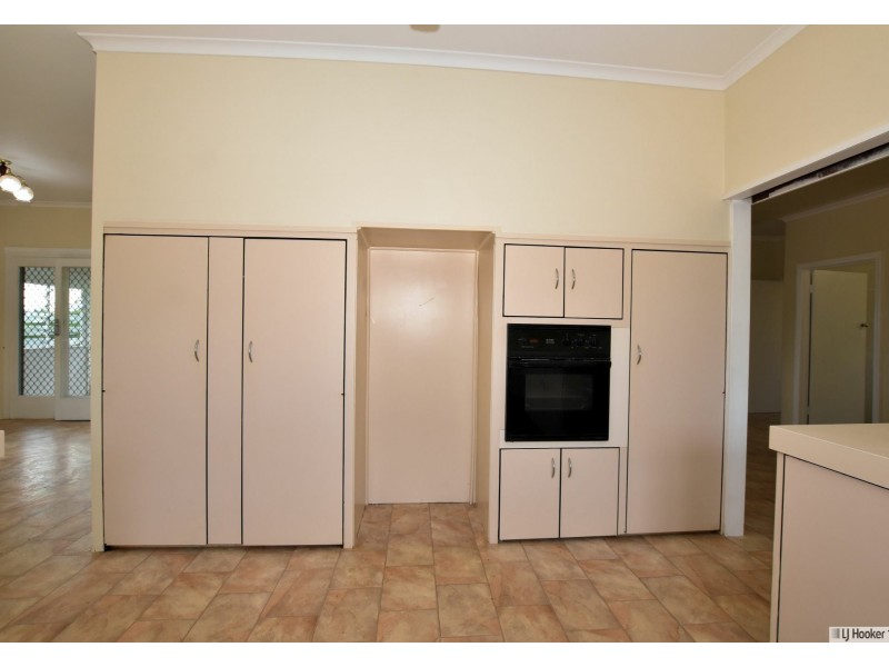 2 Mcdonald Street, Tully QLD 4854