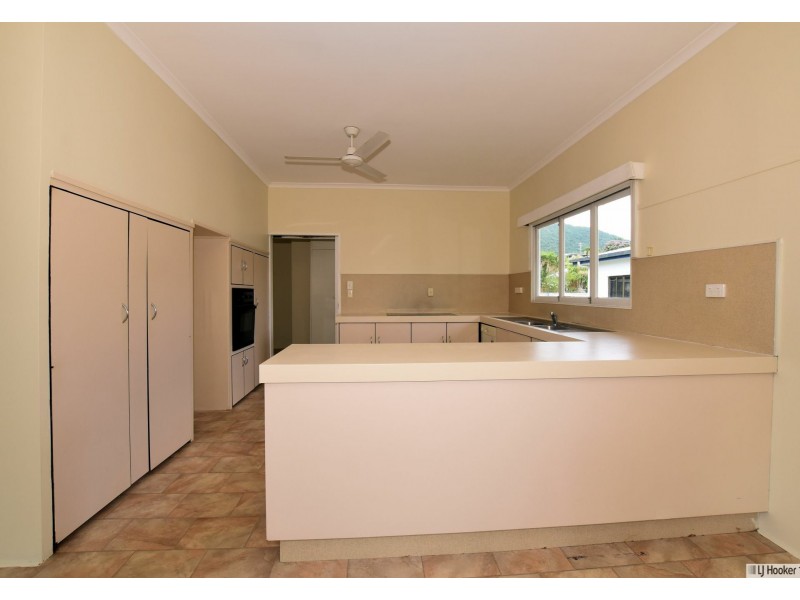 2 Mcdonald Street, Tully QLD 4854