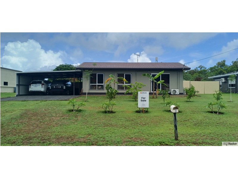 8 Casuarina Street, Tully Heads QLD 4854