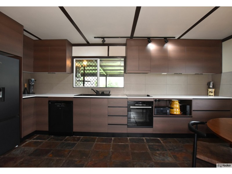 8 Casuarina Street, Tully Heads QLD 4854