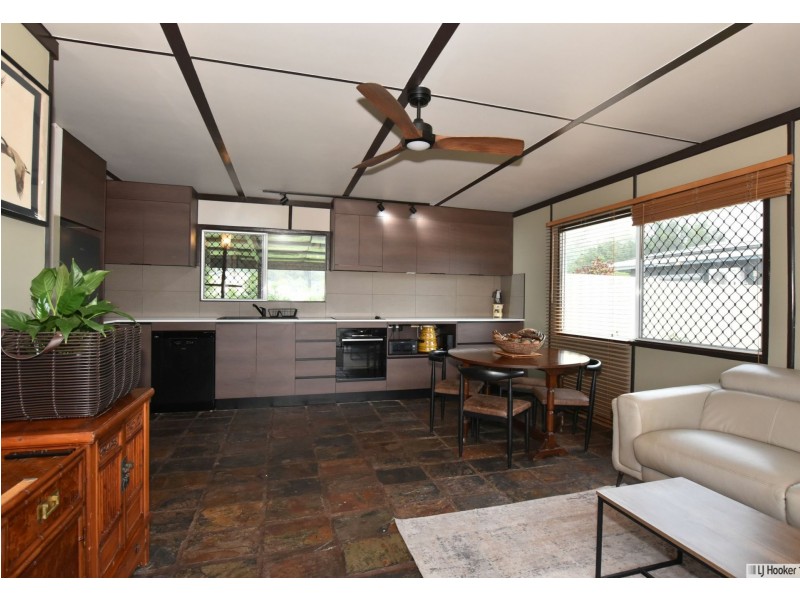 8 Casuarina Street, Tully Heads QLD 4854