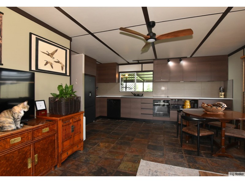 8 Casuarina Street, Tully Heads QLD 4854