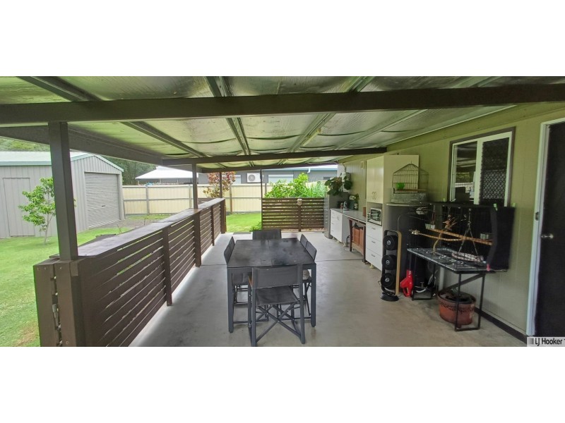 8 Casuarina Street, Tully Heads QLD 4854