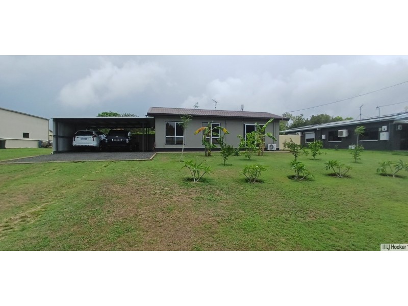 8 Casuarina Street, Tully Heads QLD 4854