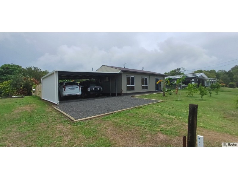 8 Casuarina Street, Tully Heads QLD 4854