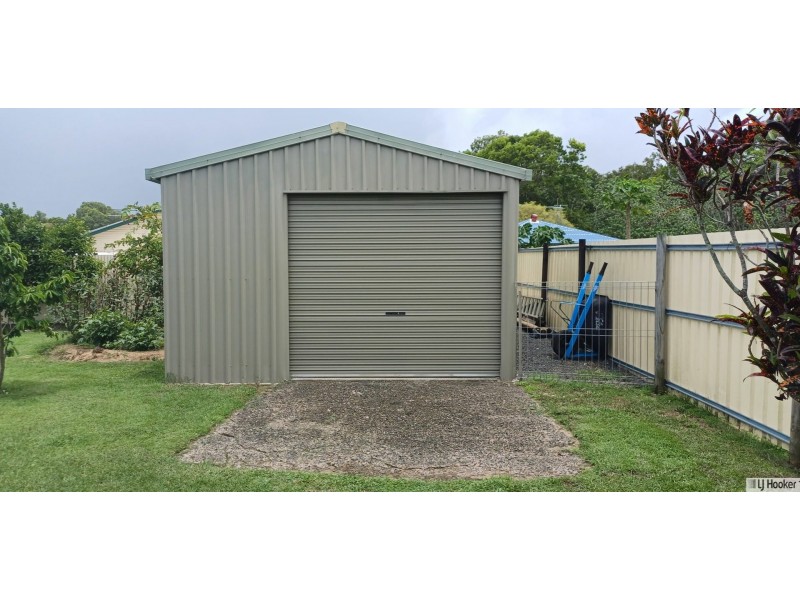 8 Casuarina Street, Tully Heads QLD 4854