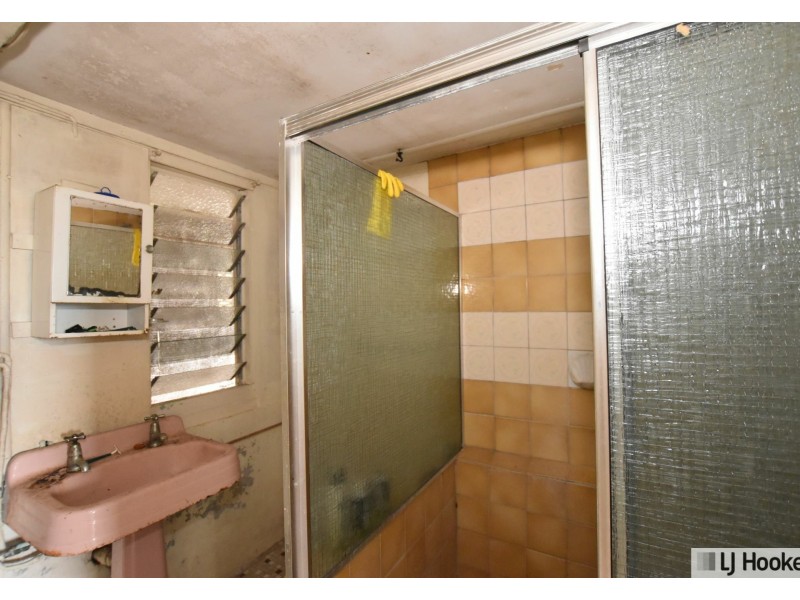 15 Cook St, Tully QLD 4854