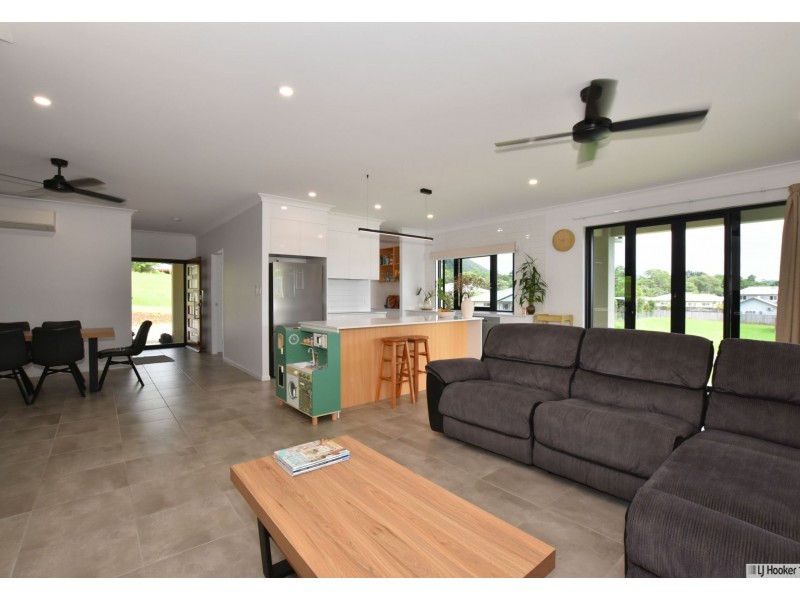 3-5 Gourley St, Tully QLD 4854