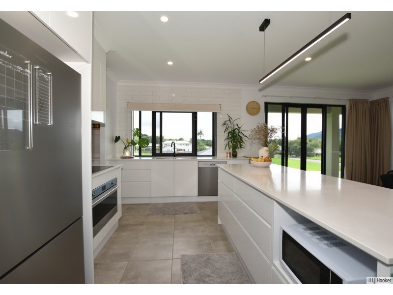 3-5 Gourley St, Tully QLD 4854