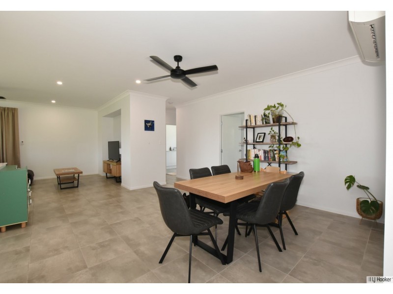3-5 Gourley St, Tully QLD 4854