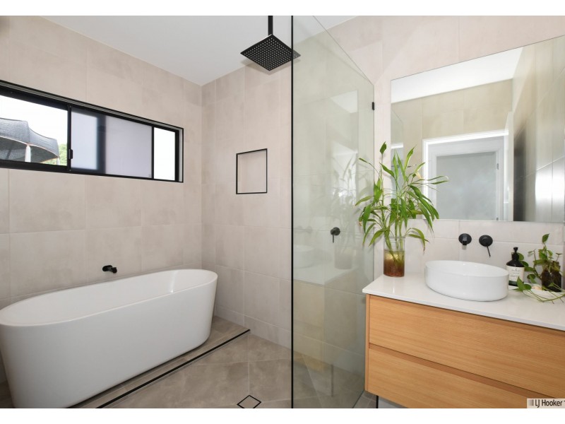 3-5 Gourley St, Tully QLD 4854