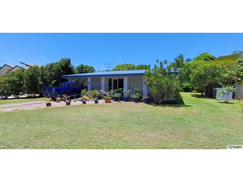 89 Taylor Street, Tully Heads QLD 4854