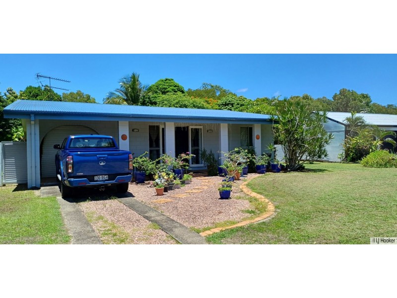 89 Taylor Street, Tully Heads QLD 4854