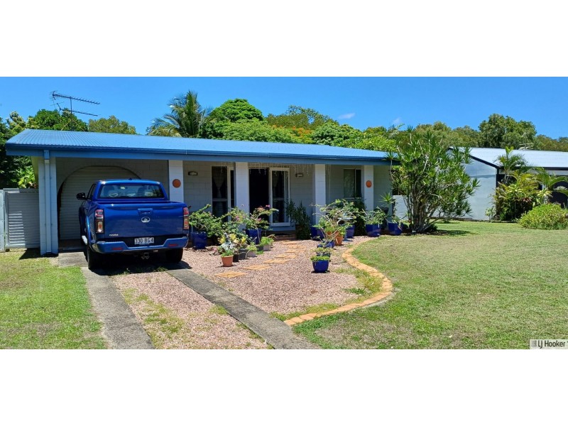 89 Taylor Street, Tully Heads QLD 4854