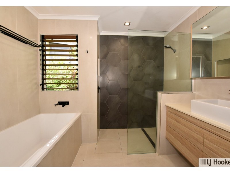 10 Briggs Street, Tully QLD 4854