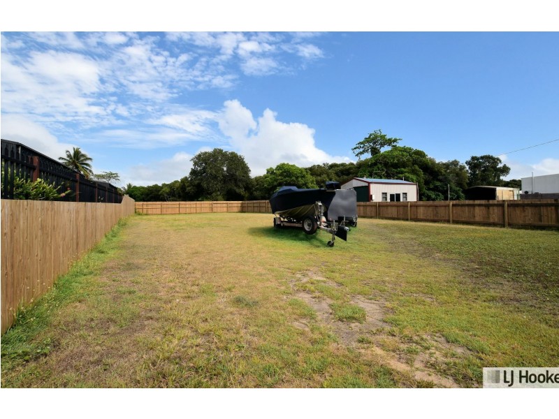 9 Taylor Street, Tully Heads QLD 4854
