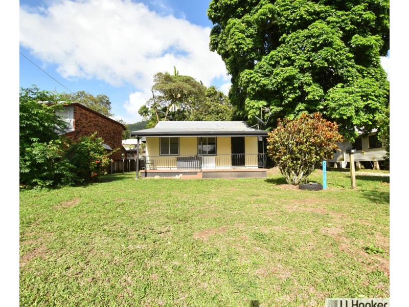 11 Blackman Street, Tully QLD 4854