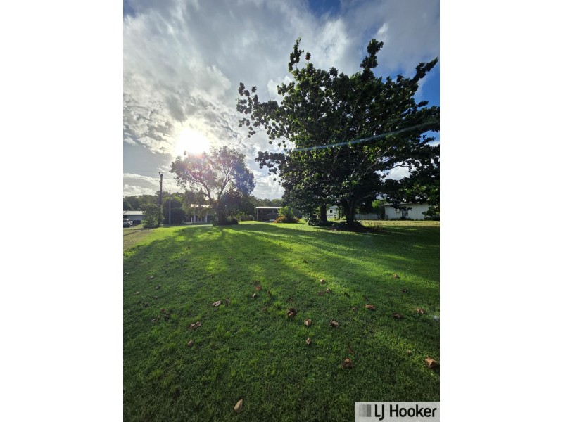 82 Taylor Street, Tully Heads QLD 4854