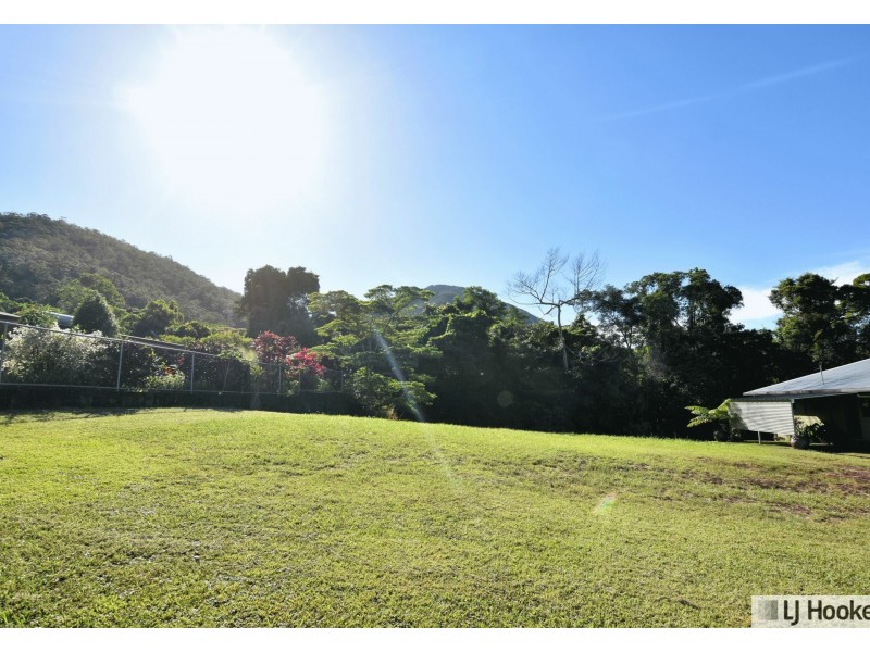 33 Pease Street, Tully QLD 4854