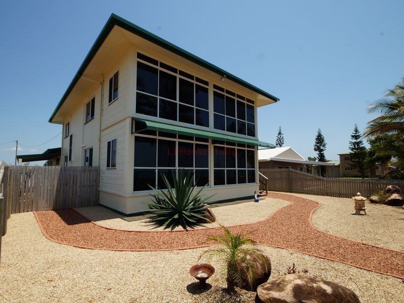 12 Taylor Street, Tully Heads QLD 4854