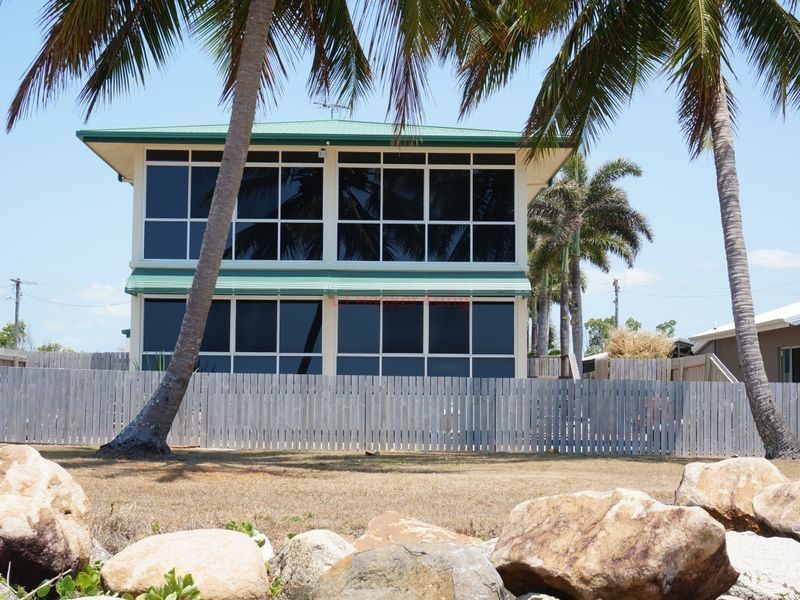 12 Taylor Street, Tully Heads QLD 4854