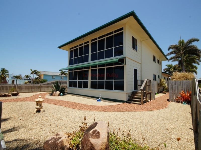 12 Taylor Street, Tully Heads QLD 4854