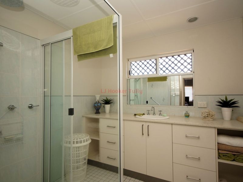 12 Taylor Street, Tully Heads QLD 4854