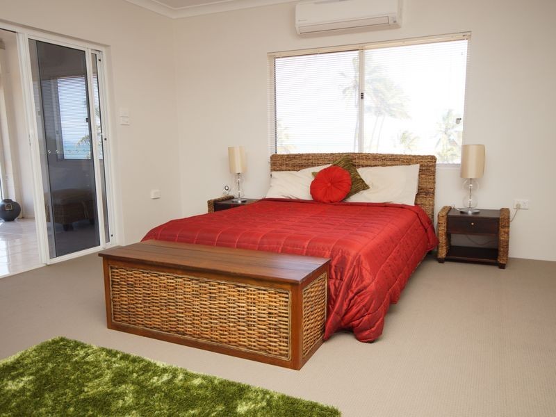 12 Taylor Street, Tully Heads QLD 4854