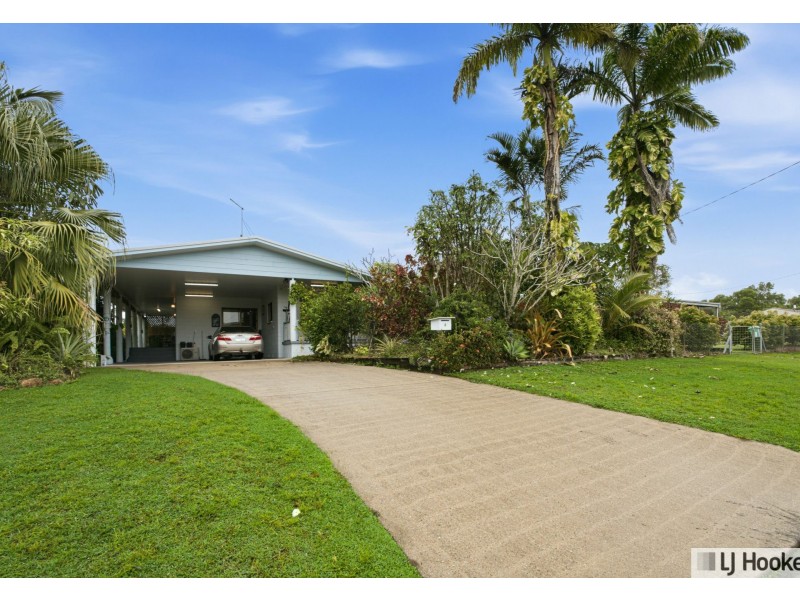 2 Casuarina Street, Tully Heads QLD 4854