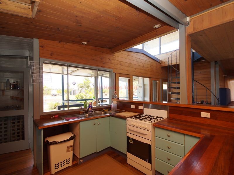 28 Taylor Street, Tully Heads QLD 4854