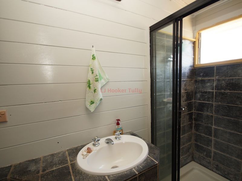 28 Taylor Street, Tully Heads QLD 4854