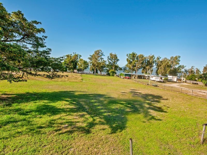 6 Bowen Street, Cardwell QLD 4849
