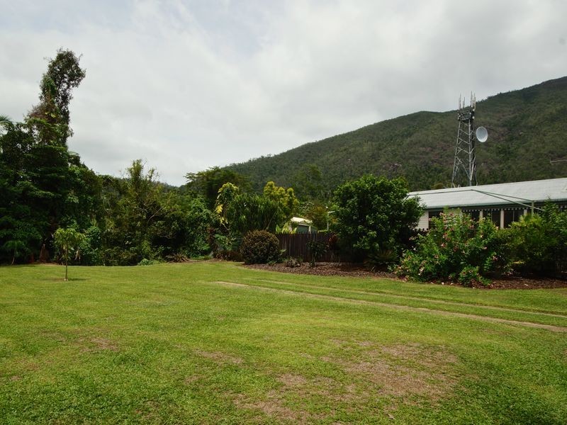 19 Henry Street, Tully QLD 4854