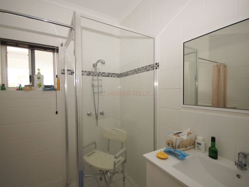 7 Casuarina Street, Tully Heads QLD 4854