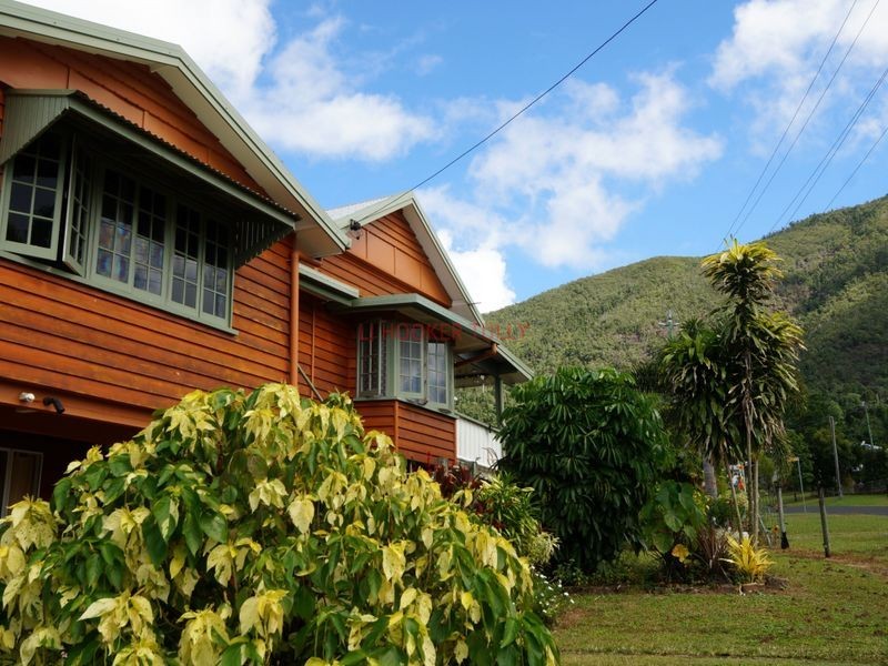 17 Cook Street, Tully QLD 4854