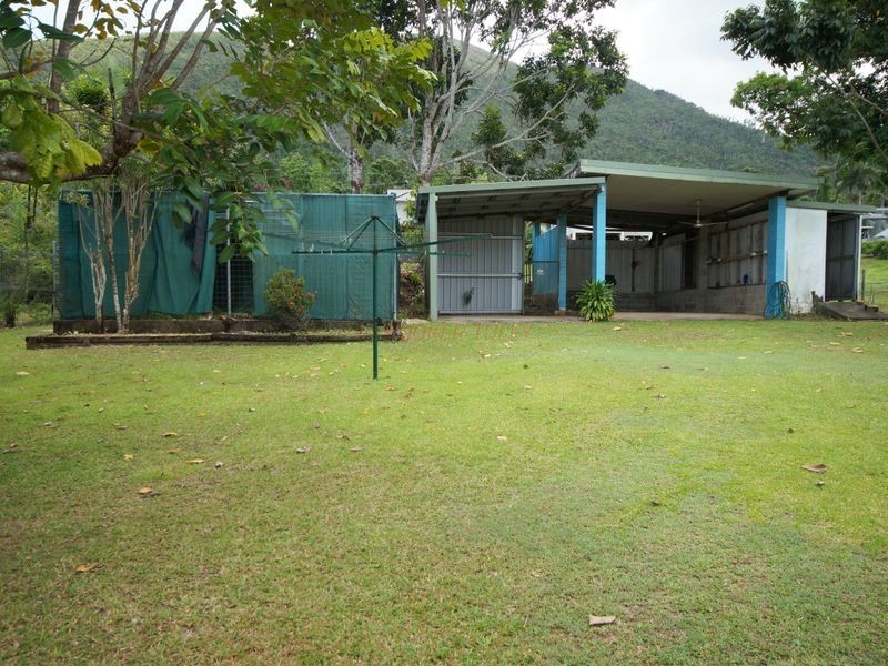 8 McQuillen Street, Tully QLD 4854