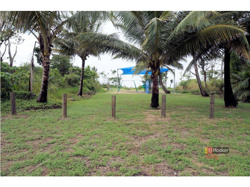 Unit 1/117 Taylor Street, Tully Heads QLD 4854