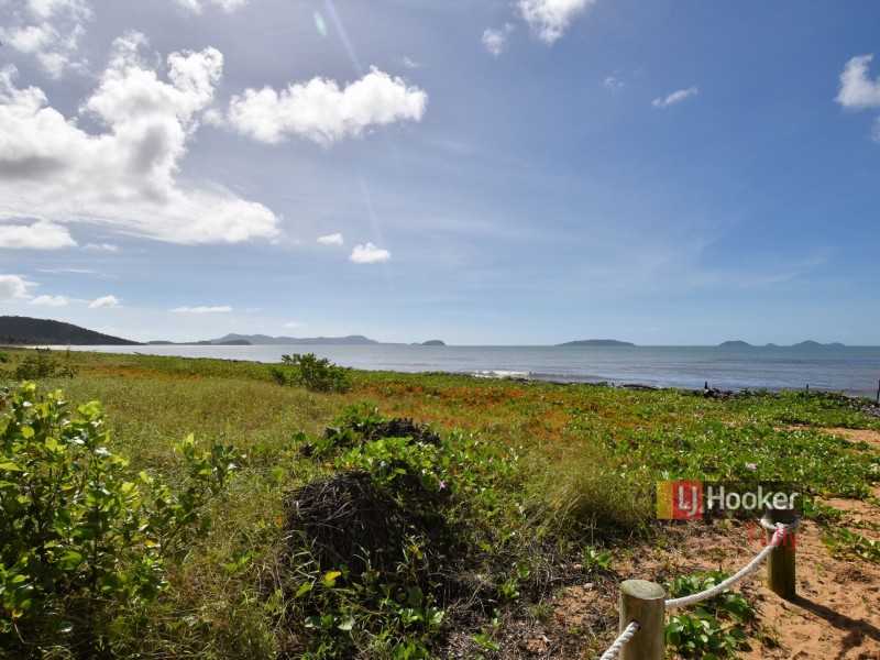 Unit 2/117 Taylor Street, Tully Heads QLD 4854