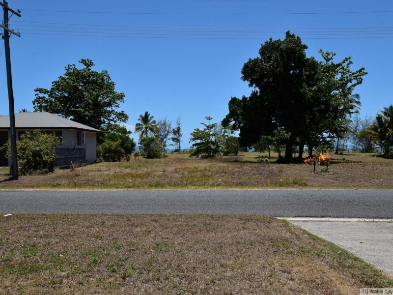 61 Taylor Street, Tully Heads QLD 4854