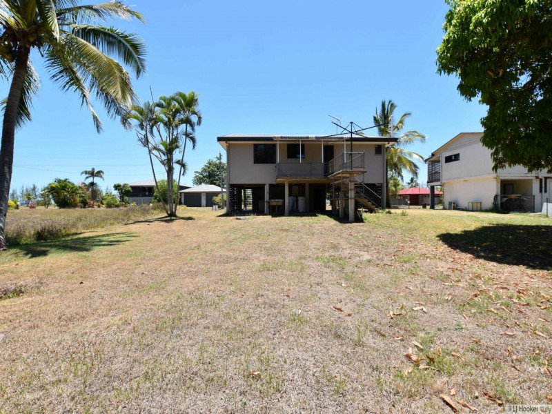 61 Taylor Street, Tully Heads QLD 4854