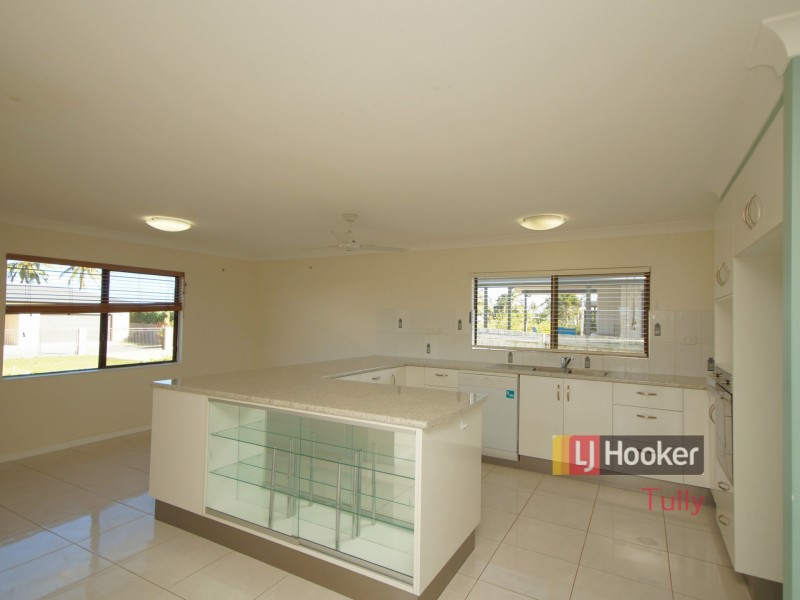 41 Taylor Street, Tully Heads QLD 4854