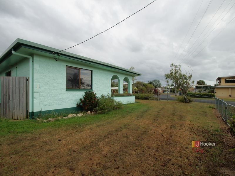 41 Taylor Street, Tully Heads QLD 4854